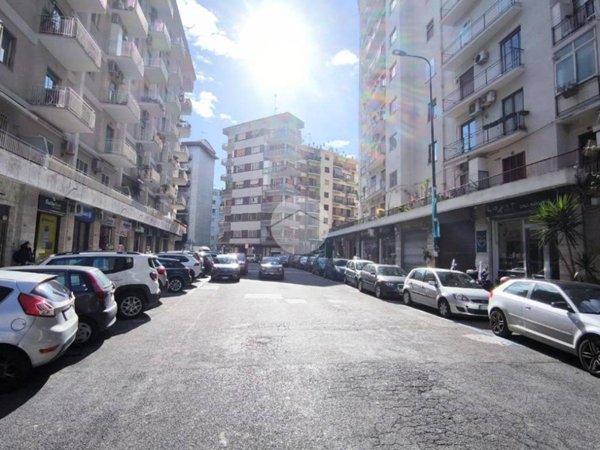 negozio in affitto a Napoli in zona Vomero