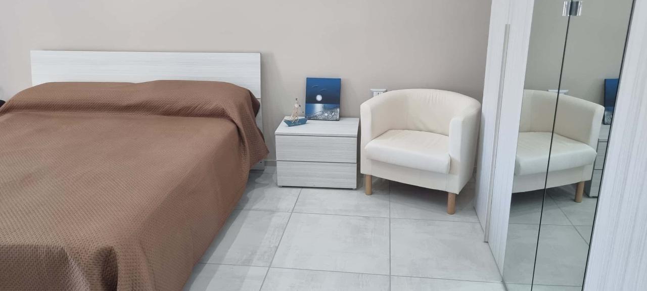 negozio in affitto a Napoli in zona Pendino / San Giuseppe