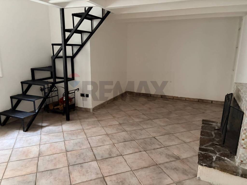 appartamento in affitto a Napoli in zona Chiaia