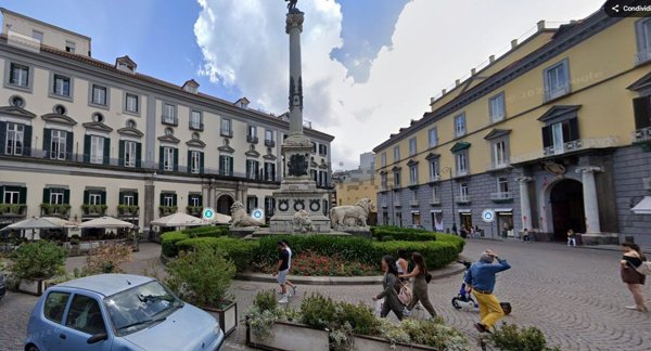 appartamento in affitto a Napoli in zona Chiaia