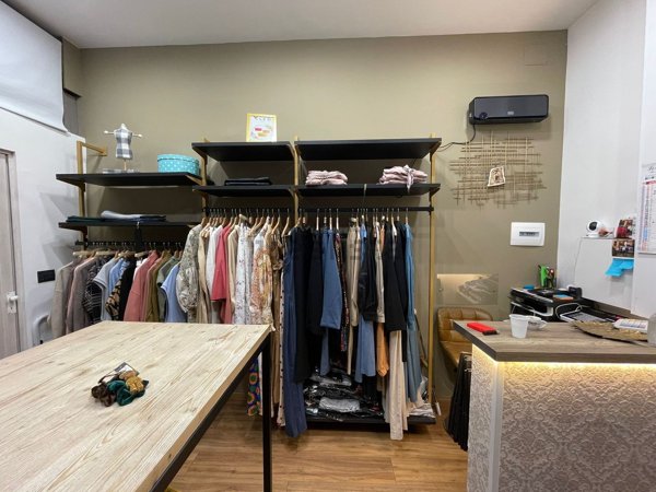 locale commerciale in affitto a Napoli in zona Vomero