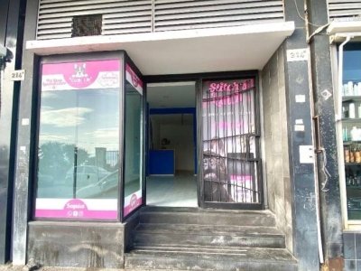 negozio in affitto a Napoli in zona Posillipo