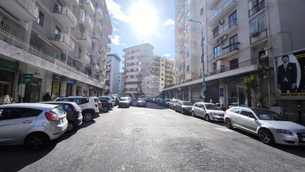 negozio in affitto a Napoli in zona Vomero
