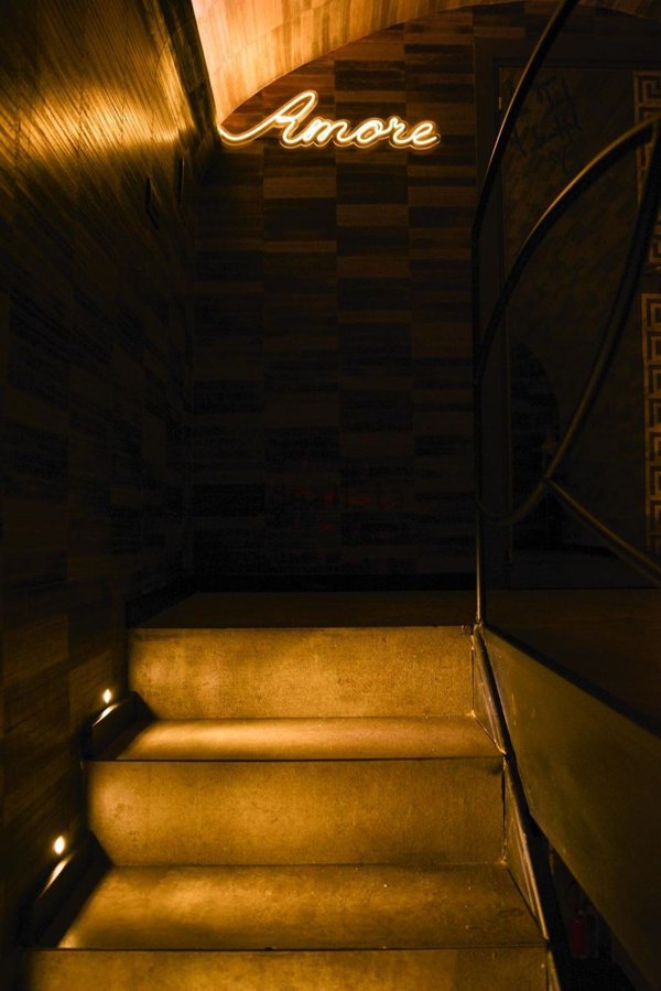 locale commerciale in affitto a Napoli in zona Chiaia