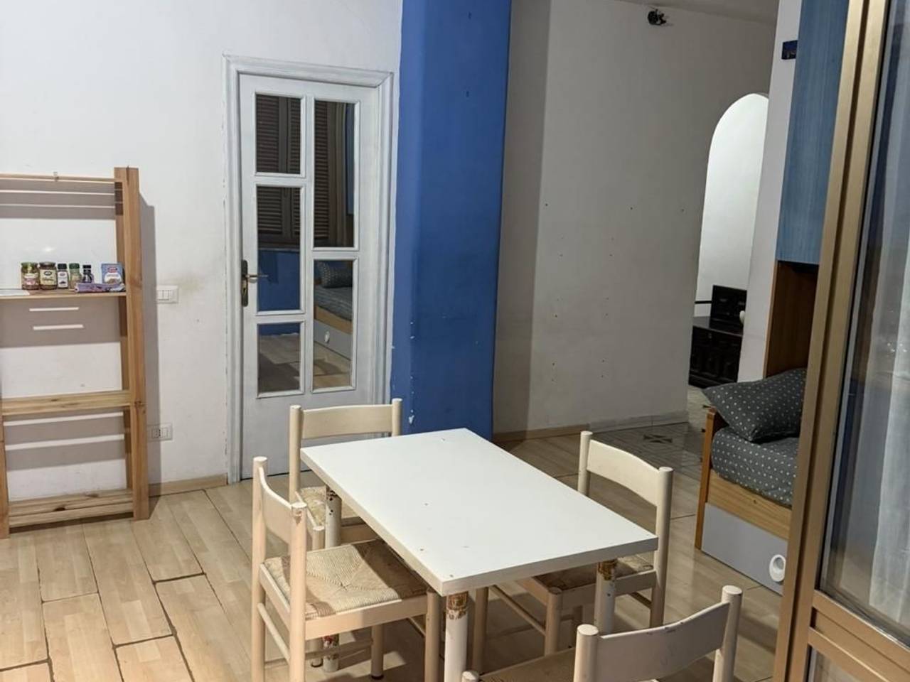negozio in affitto a Napoli in zona Stella