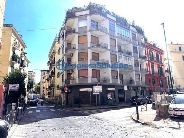 negozio in affitto a Napoli in zona Vomero