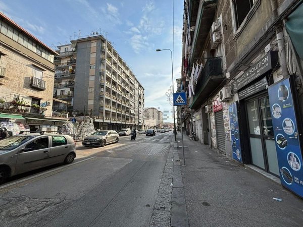 locale commerciale in affitto a Napoli in zona San Carlo all'Arena