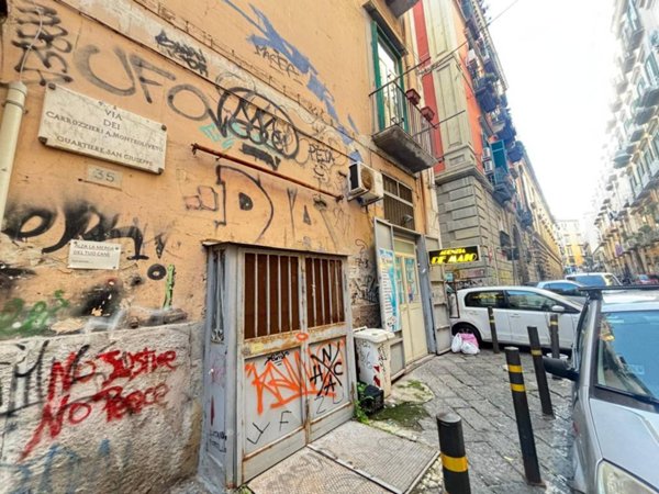 locale commerciale in affitto a Napoli