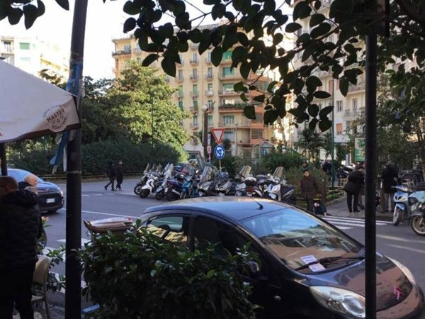 negozio in affitto a Napoli in zona Arenella