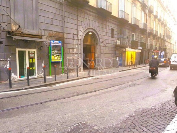 negozio in affitto a Napoli in zona Chiaia