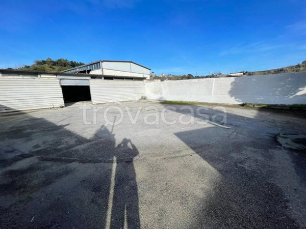 negozio in affitto a Napoli in zona Pianura