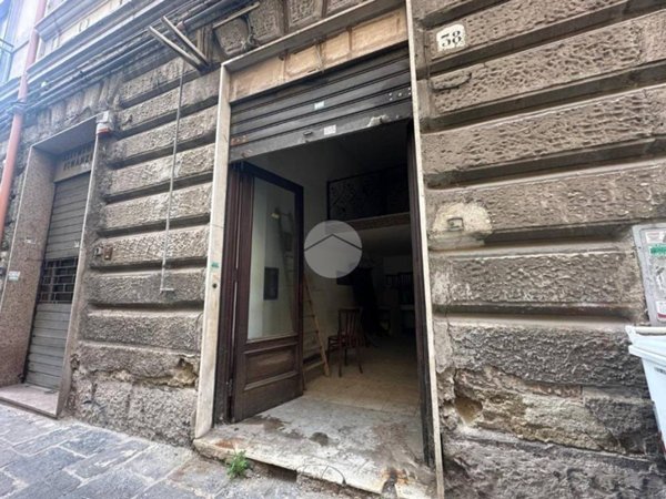 negozio in affitto a Napoli