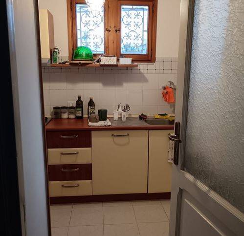 casa indipendente in affitto a Napoli in zona Chiaia