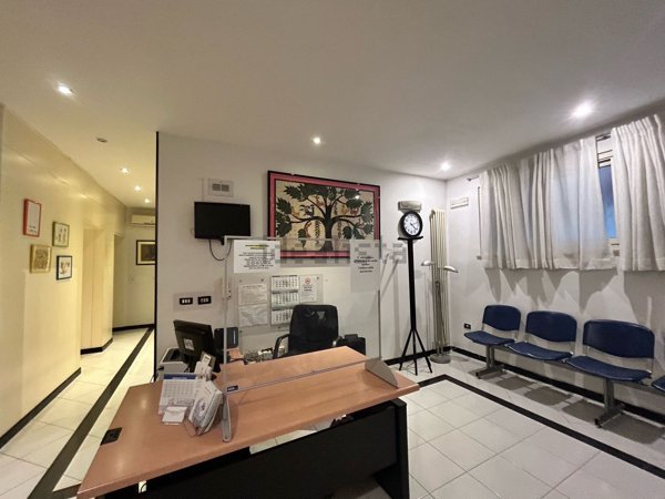 ufficio in affitto a Napoli in zona Chiaia