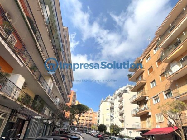 negozio in affitto a Napoli in zona Capodimonte / Colli Aminei