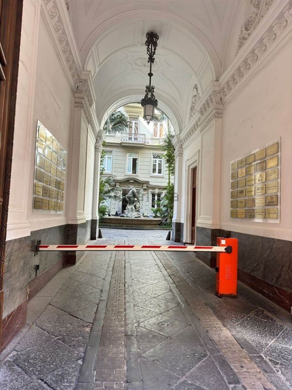 ufficio in affitto a Napoli in zona Chiaia