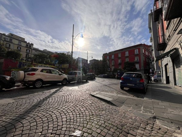 locale commerciale in affitto a Napoli in zona Stella