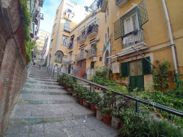 appartamento in affitto a Napoli in zona Chiaia