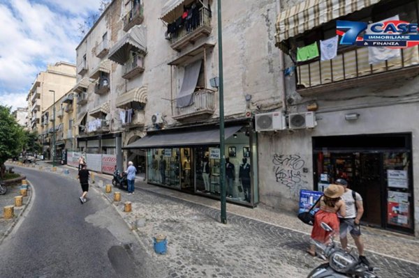 negozio in affitto a Napoli in zona Fuorigrotta