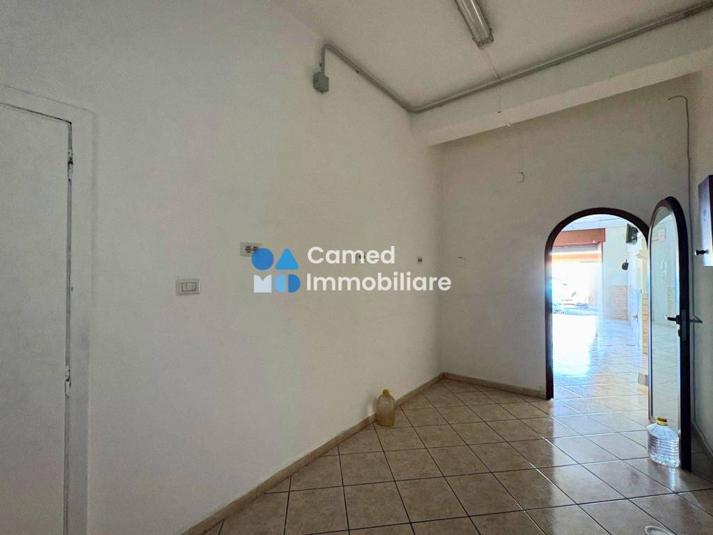 negozio in affitto a Napoli in zona Pianura