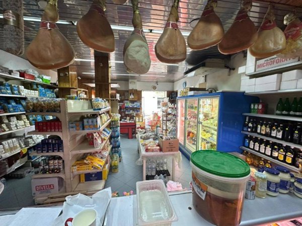 negozio in affitto a Napoli in zona Secondigliano