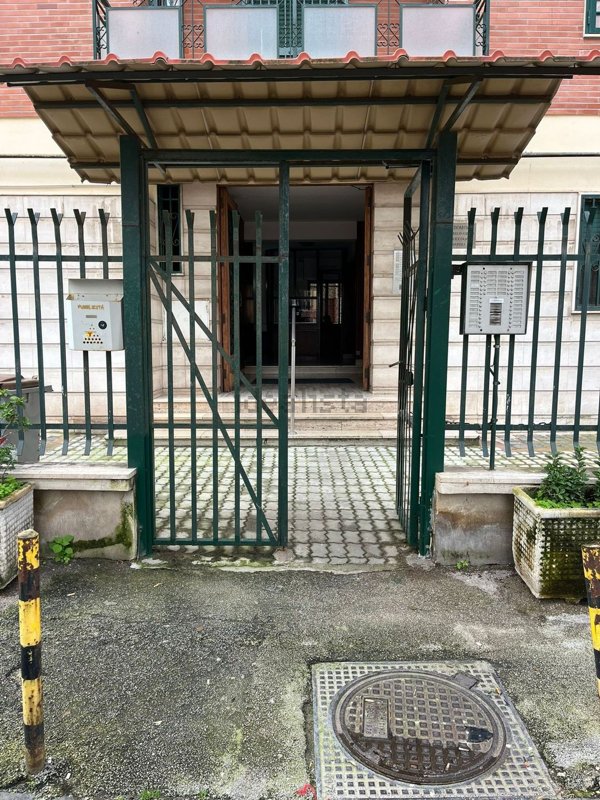 appartamento in affitto a Napoli in zona Stella