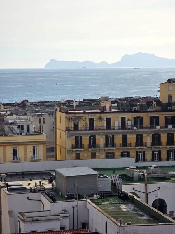 appartamento in affitto a Napoli in zona Chiaia