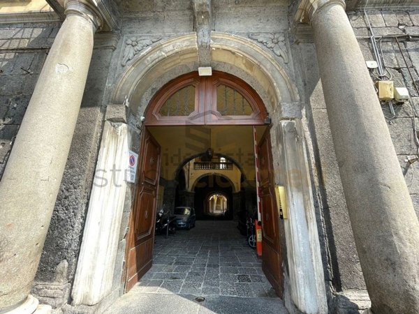 appartamento in affitto a Napoli in zona Chiaia