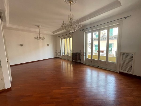 appartamento in affitto a Napoli in zona Chiaia