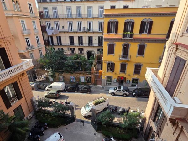 ufficio in affitto a Napoli in zona Chiaia