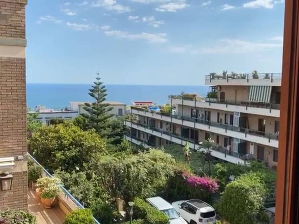 appartamento in affitto a Napoli in zona Posillipo