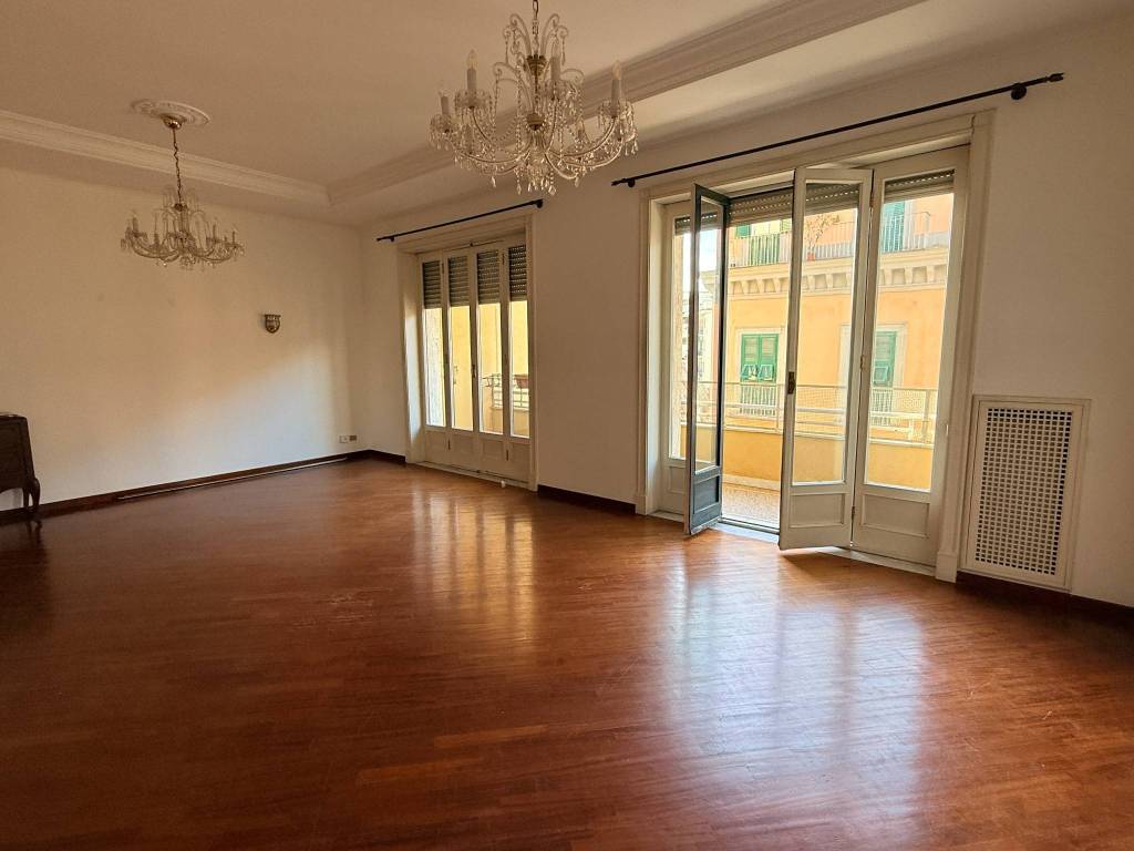 appartamento in affitto a Napoli in zona Chiaia