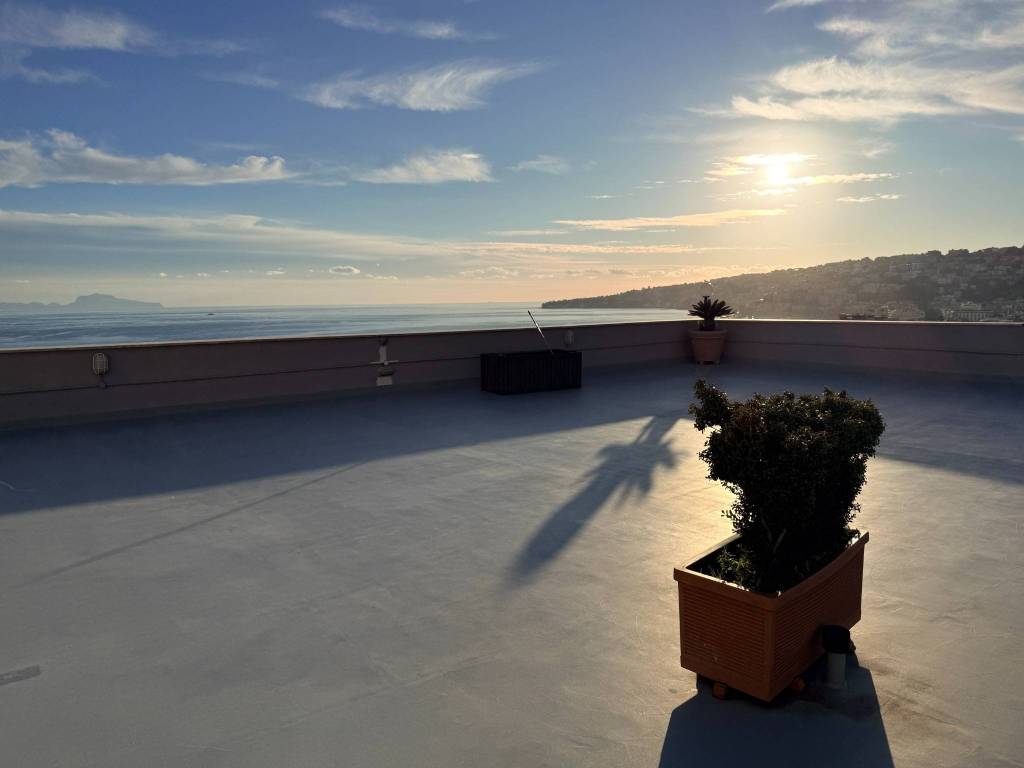 appartamento in affitto a Napoli in zona Chiaia