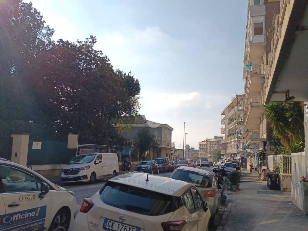 negozio in affitto a Napoli in zona Posillipo