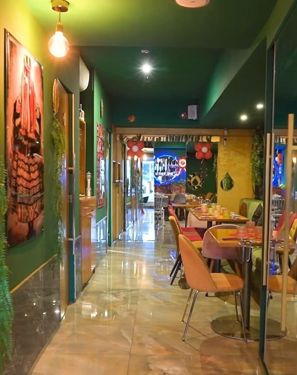 negozio in affitto a Napoli in zona Chiaia