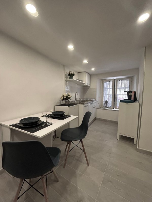 appartamento in affitto a Napoli in zona Chiaia