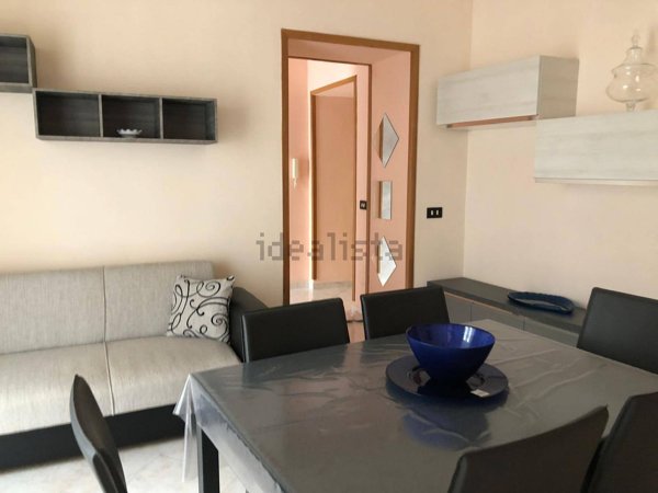 appartamento in affitto a Napoli in zona San Carlo all'Arena