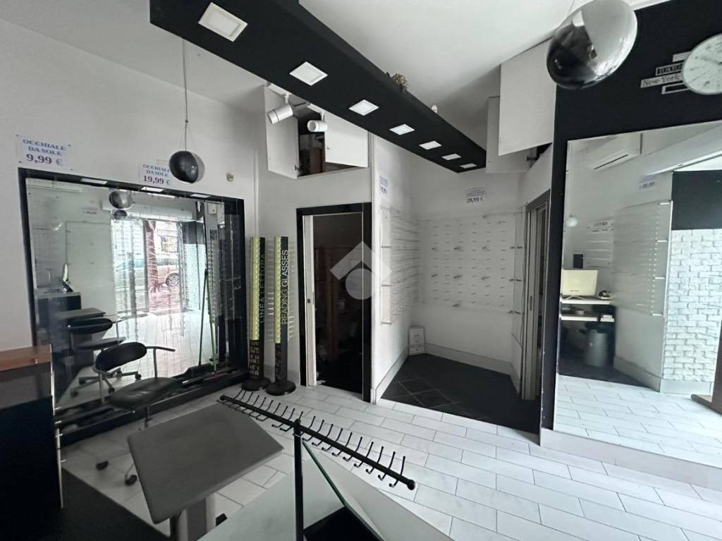 negozio in affitto a Napoli in zona Secondigliano