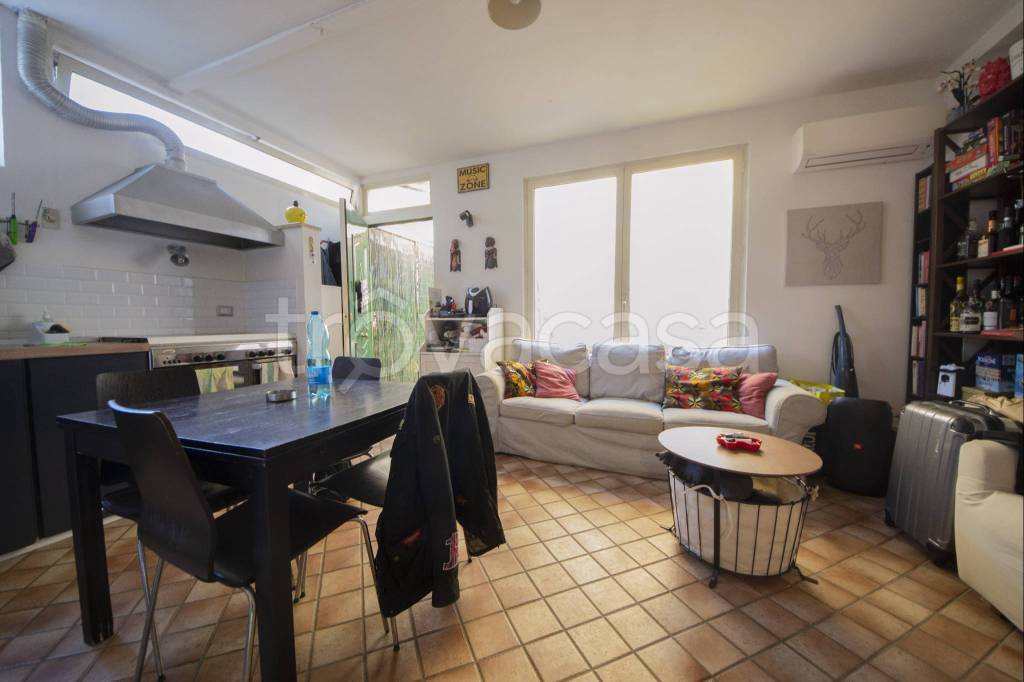 appartamento in affitto a Napoli in zona Chiaia