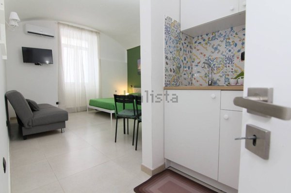 appartamento in affitto a Napoli in zona Chiaia