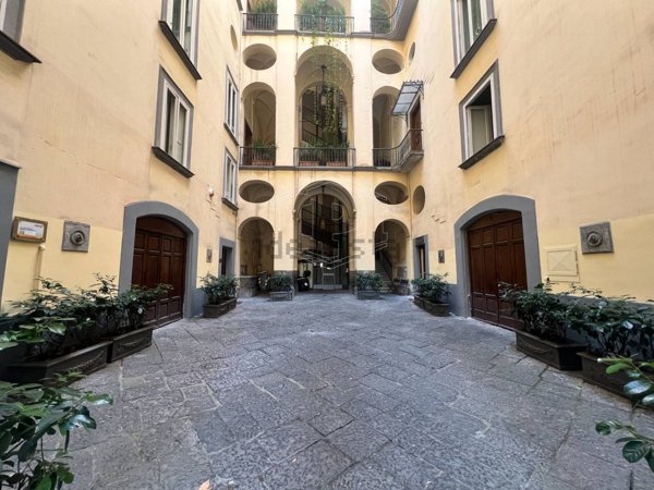ufficio in affitto a Napoli in zona Chiaia