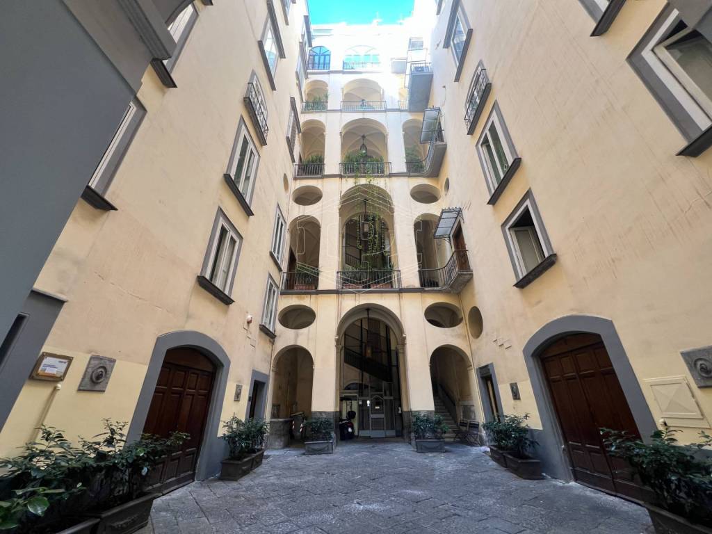 ufficio in affitto a Napoli in zona Chiaia