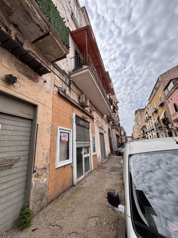 locale commerciale in affitto a Napoli in zona Secondigliano