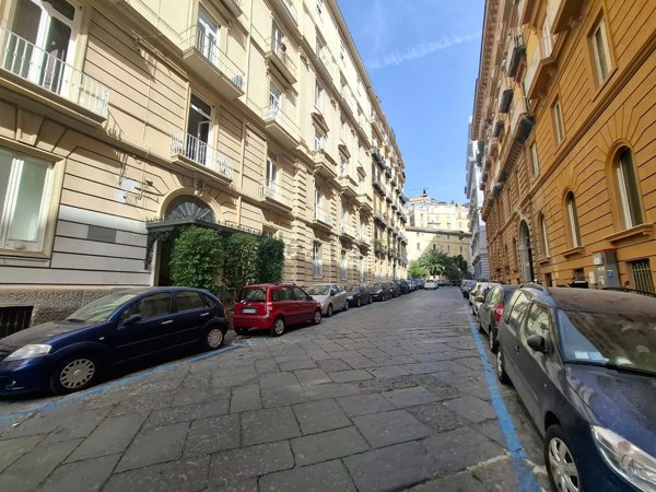 ufficio in affitto a Napoli in zona Chiaia