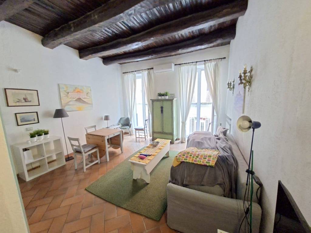 appartamento in affitto a Napoli in zona Chiaia