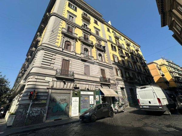 negozio in affitto a Napoli