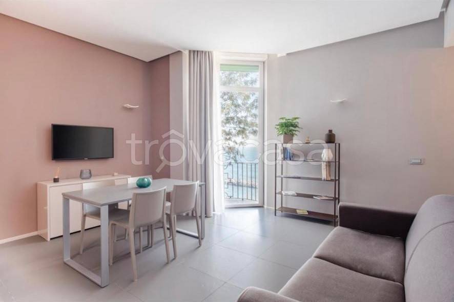 appartamento in affitto a Napoli in zona Chiaia