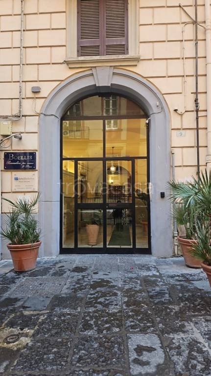 appartamento in affitto a Napoli in zona Chiaia