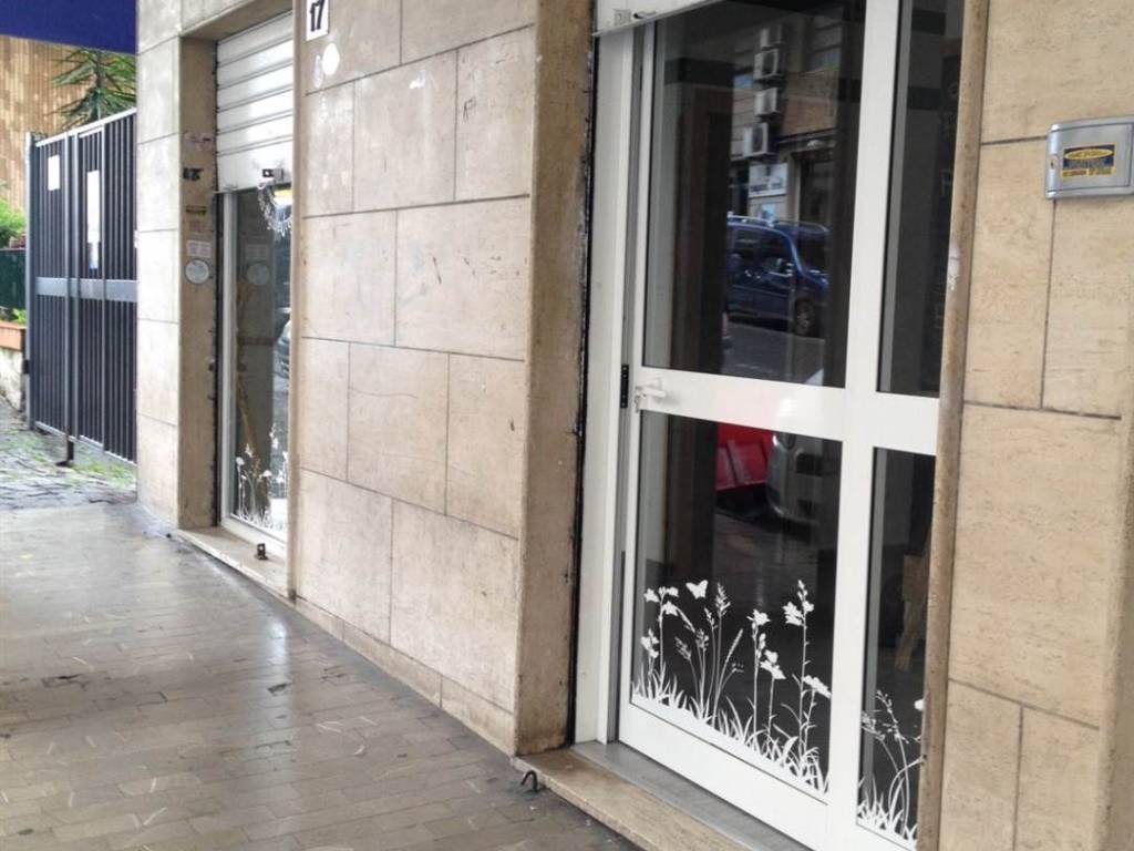 negozio in affitto a Napoli in zona Camaldoli