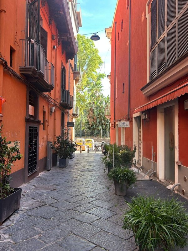 ufficio in affitto a Napoli in zona Chiaia